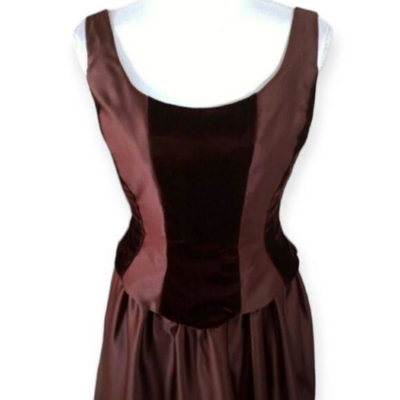 NEW IMAGE CHOCOLATE GOWN SZ.9/10 EUC - Picture 2 of 6